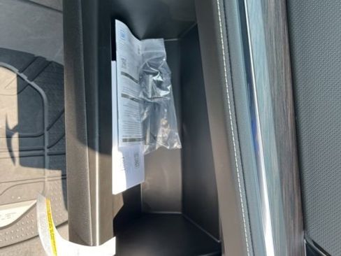 New 2025 Chevrolet Suburban Premier image 34