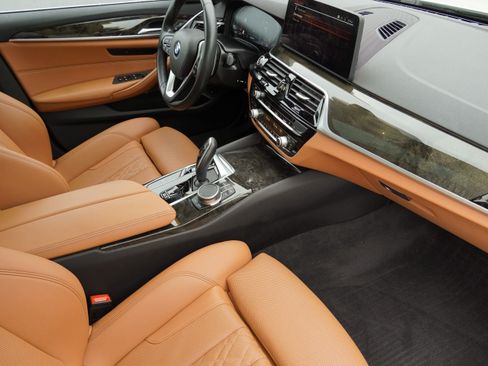 Certified 2023 BMW 530i w/ Premium Package RWD image 7