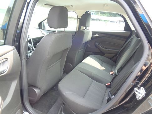 Used 2016 Ford Focus SE w/ SE Sport Package image 12