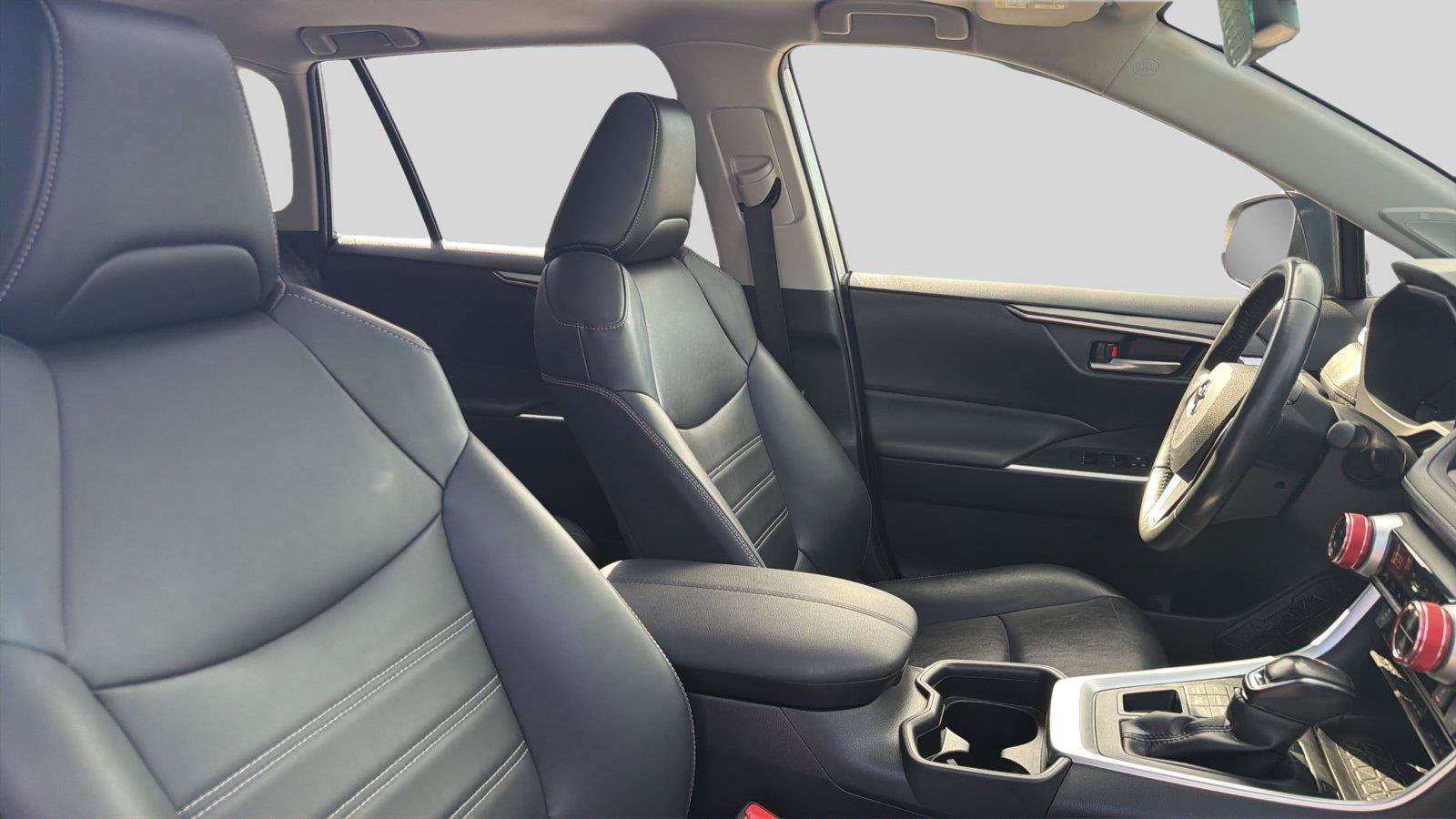 Used 2020 Toyota RAV4 XLE Premium AWD/4WD image 25