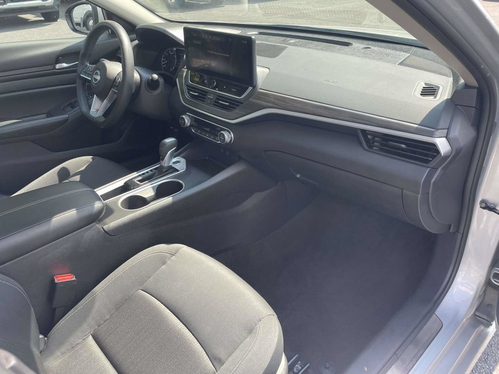 Used 2025 Nissan Altima 2.5 SV w/ SV Special Edition Package FWD image 14