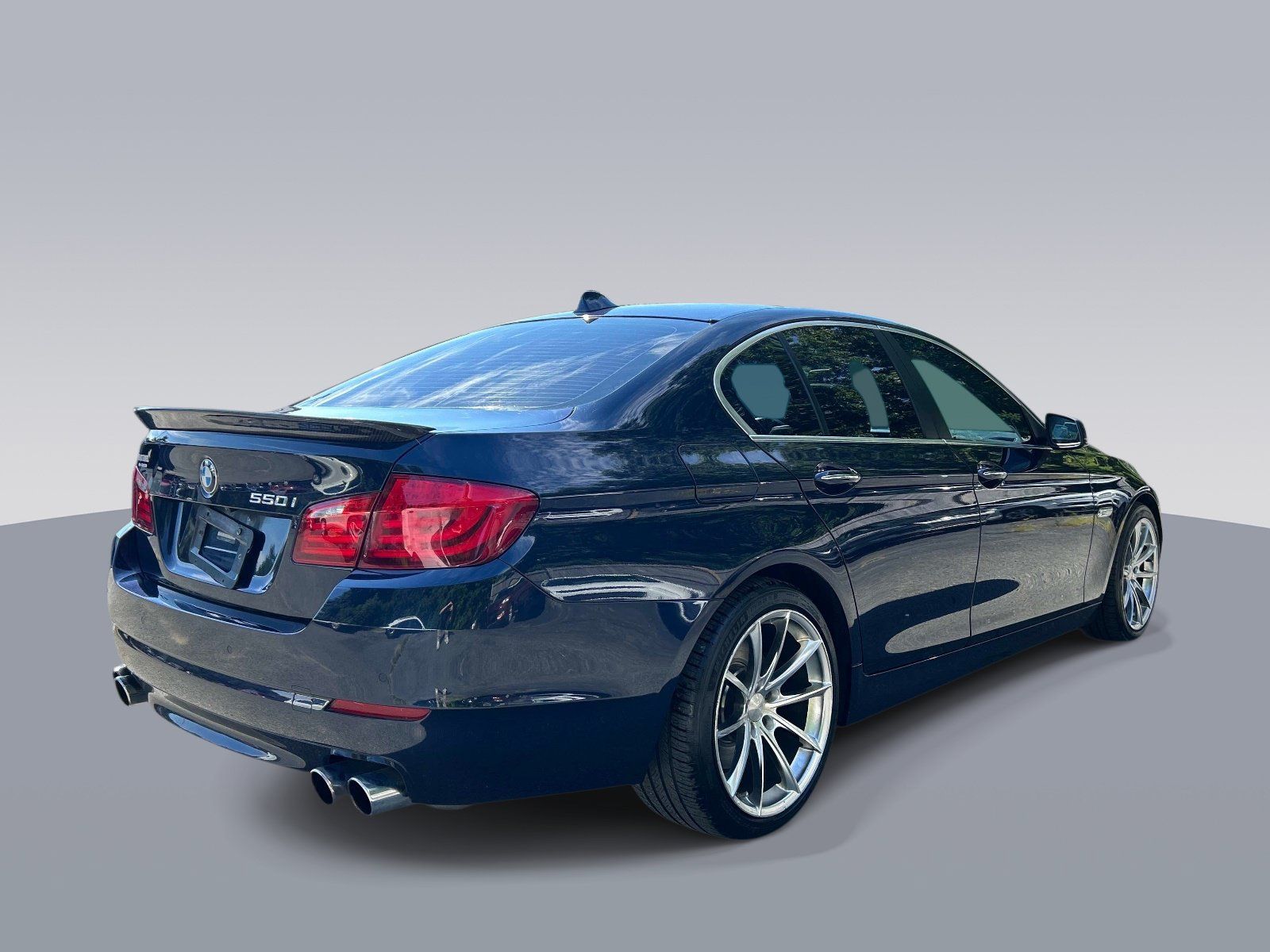 Used 2011 BMW 550i xDrive Sedan AWD/4WD image 3