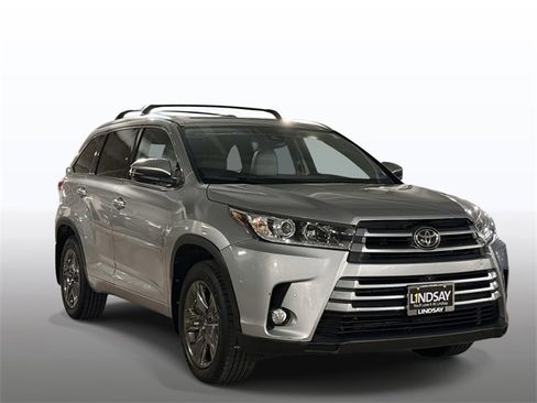Used 2017 Toyota Highlander Limited Platinum image 9