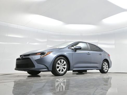 Used 2025 Toyota Corolla LE image 54