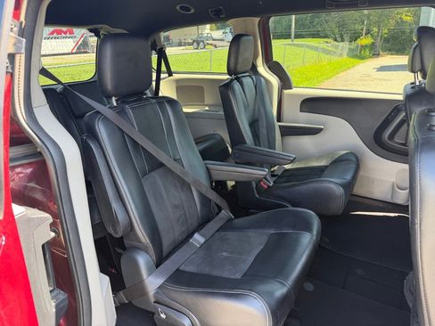 Used 2019 Dodge Grand Caravan SXT FWD image 19