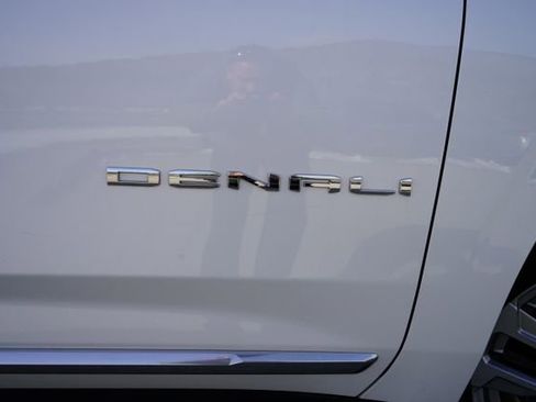 Used 2023 GMC Yukon Denali w/ Advanced Technology Package AWD/4WD image 91