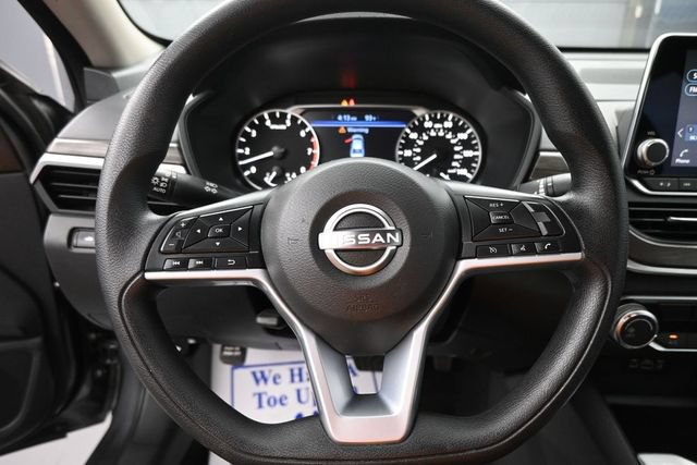 Used 2025 Nissan Altima 2.5 SV FWD image 11
