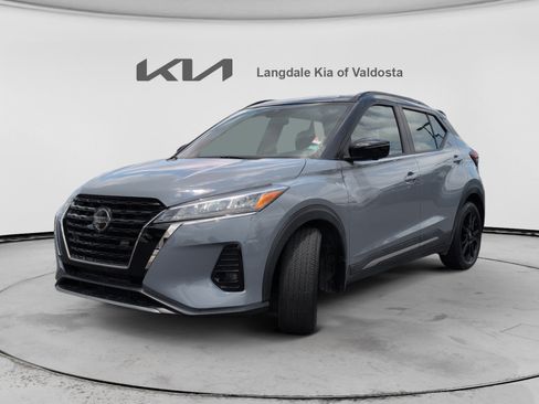 Used 2021 Nissan Kicks SR w/ SR Premium Package FWD image 11