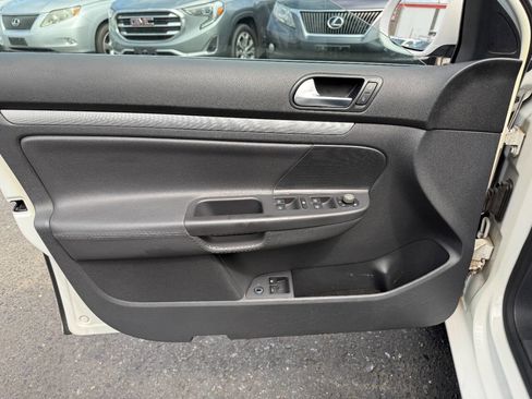 Used 2009 Volkswagen Jetta SE FWD image 16