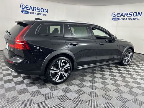 Used 2025 Volvo V60 B5 Cross Country Plus image 5