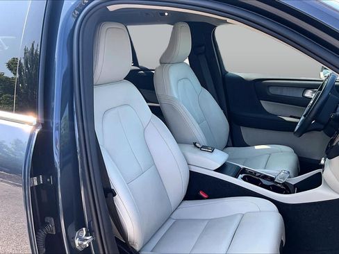 Used 2021 Volvo XC40 T4 Inscription w/ Protection Package FWD image 8