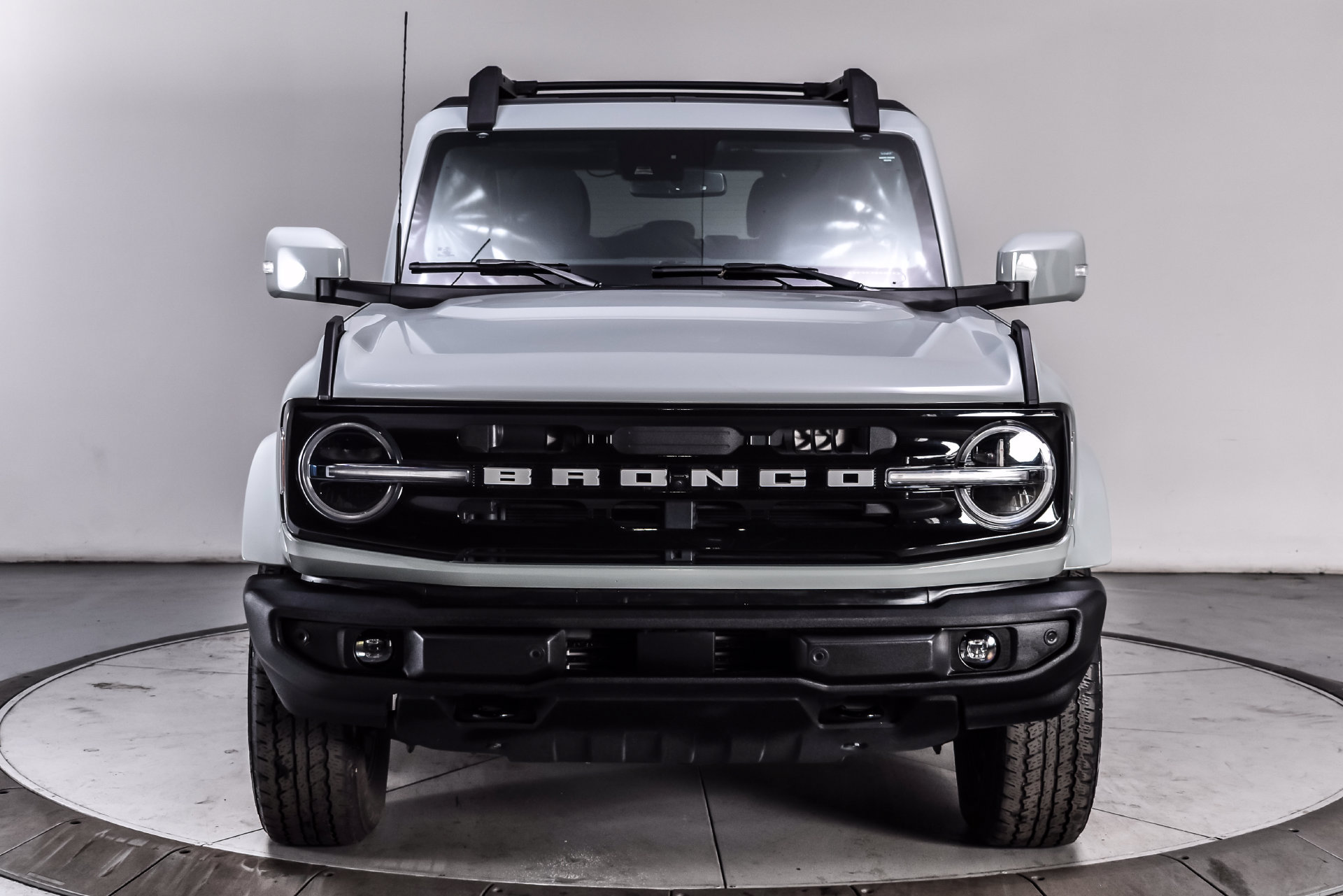 Used 2023 Ford Bronco Outer Banks AWD/4WD image 2