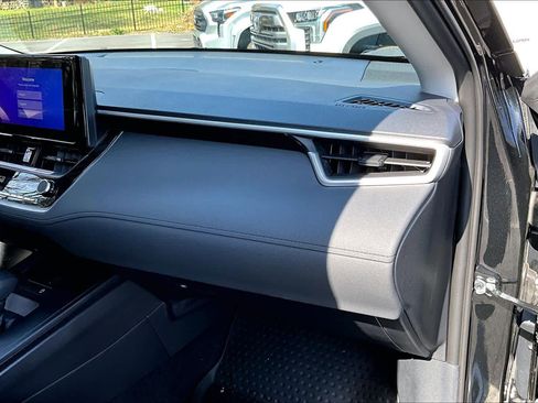 Certified 2026 Toyota Corolla Cross LE image 18