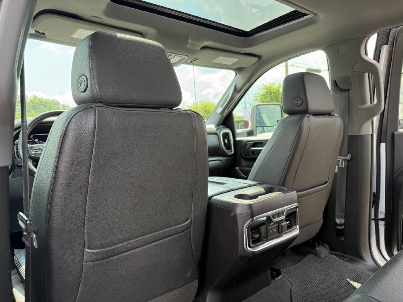 Used 2020 GMC Sierra 3500 Denali w/ Denali Ultimate Package AWD/4WD image 34