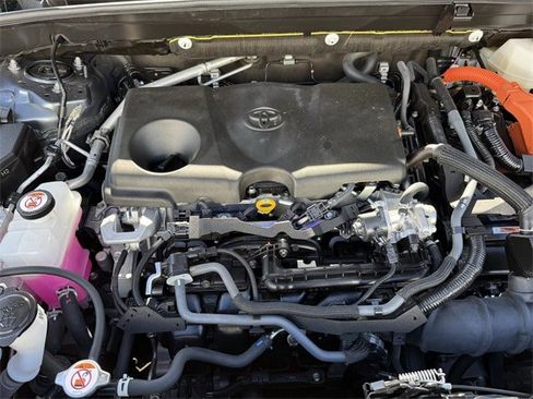 Used 2024 Toyota Venza LE image 32