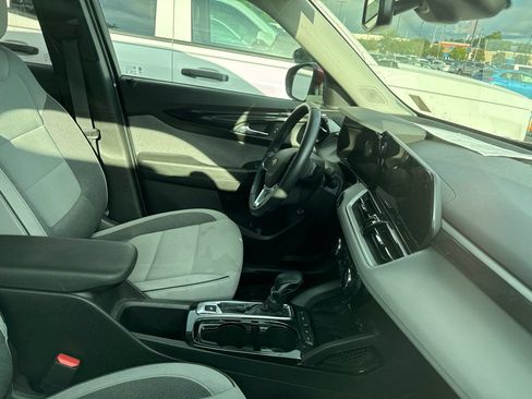 Used 2025 Chevrolet TrailBlazer LT w/ Convenience Package AWD/4WD image 6