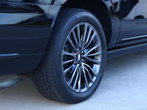 Used 2025 Cadillac Escalade ESV Sport Platinum image 12