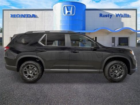 New 2025 Honda Pilot TrailSport image 2