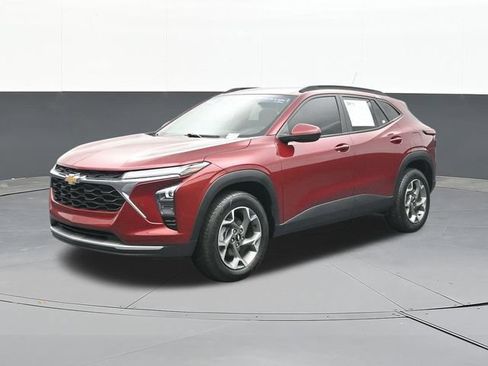 Used 2024 Chevrolet Trax LT w/ LT Convenience Package FWD image 4