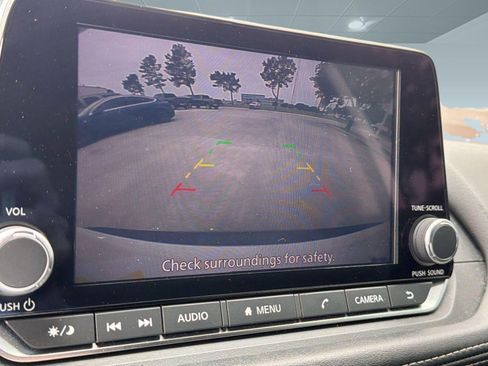 Used 2022 Nissan Rogue S FWD image 24