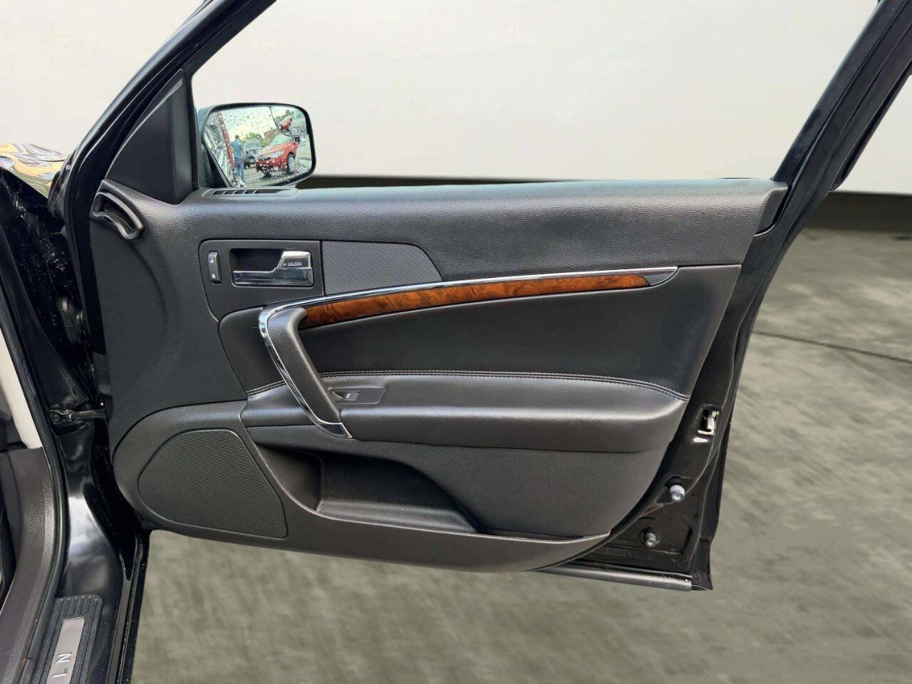 Used 2012 Lincoln MKZ FWD image 27