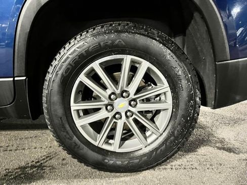 Used 2023 Chevrolet Traverse LT image 12