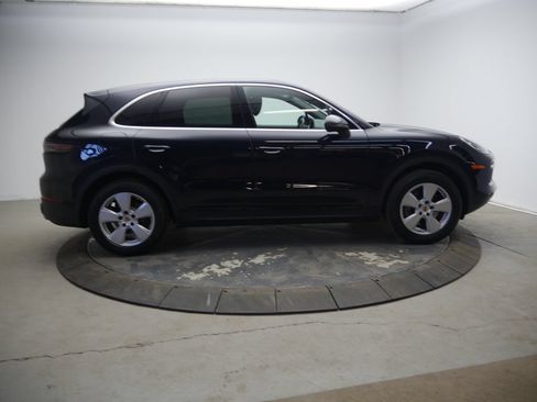 Used 2023 Porsche Cayenne AWD/4WD image 8