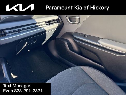 Used 2025 Kia K4 LXS image 22