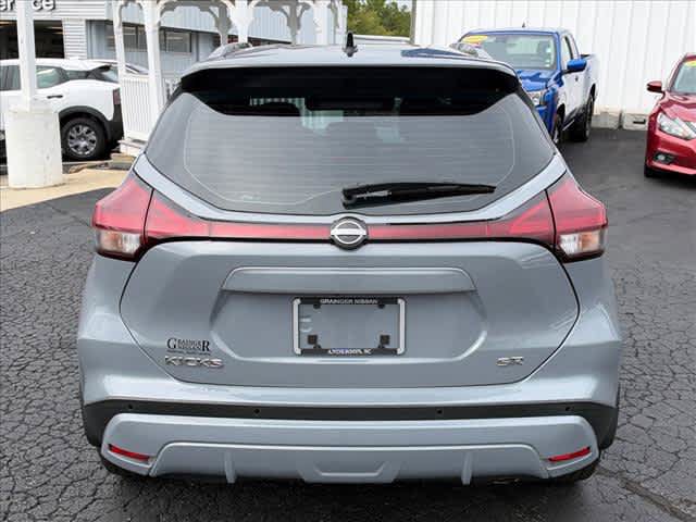 Used 2023 Nissan Kicks SR w/ SR Premium Package FWD image 4