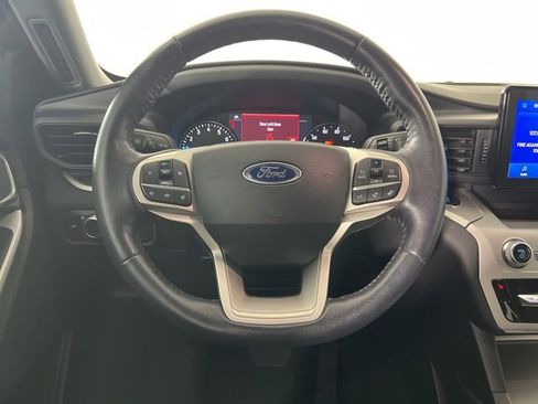 Used 2022 Ford Explorer XLT image 8