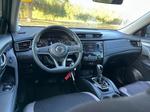 Used 2018 Nissan Rogue S FWD image 12