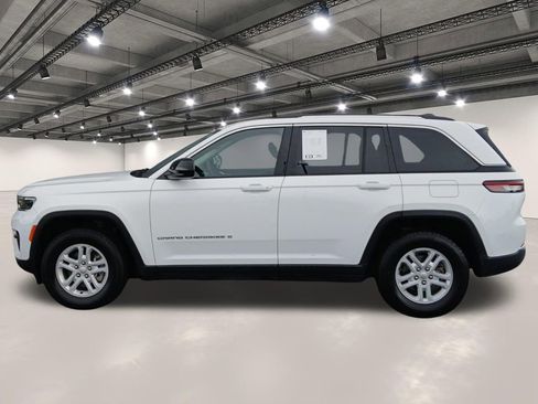 Used 2024 Jeep Grand Cherokee Laredo RWD image 13