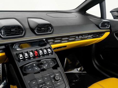 Used 2016 Lamborghini Huracan LP 610-4 image 32