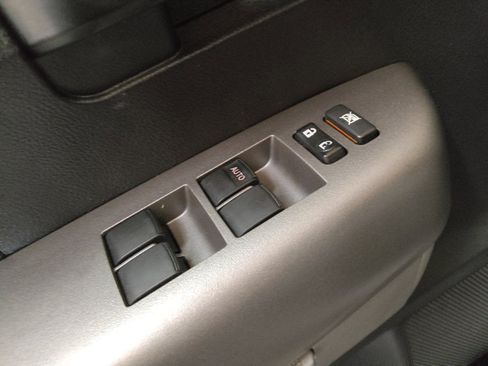 Used 2013 Toyota Tundra 4x4 Double Cab w/ TRD Off-Road Pkg image 27