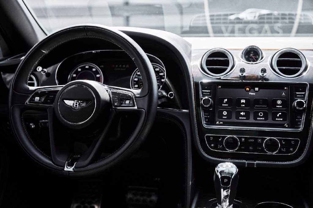 Used 2017 Bentley Bentayga AWD/4WD image 49