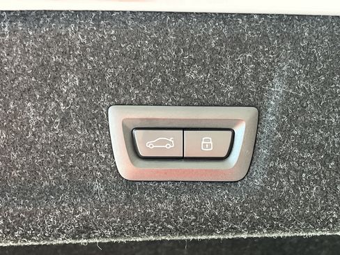 New 2026 BMW 330i Sedan w/ M Sport Package image 28