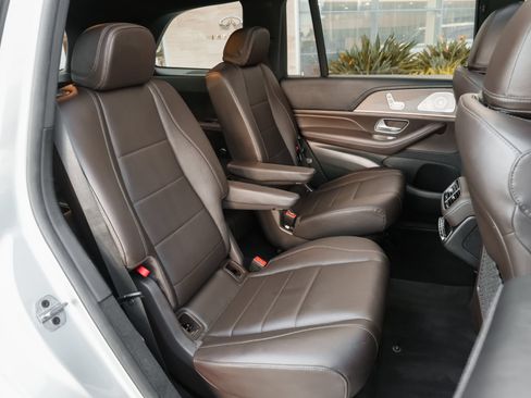 Used 2023 Mercedes-Benz GLS 450 4MATIC image 39