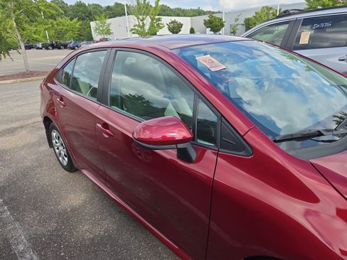 Used 2025 Toyota Corolla LE FWD image 2