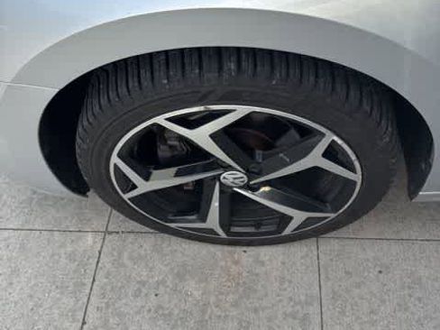 Used 2020 Volkswagen Passat 2.0T R-Line image 9