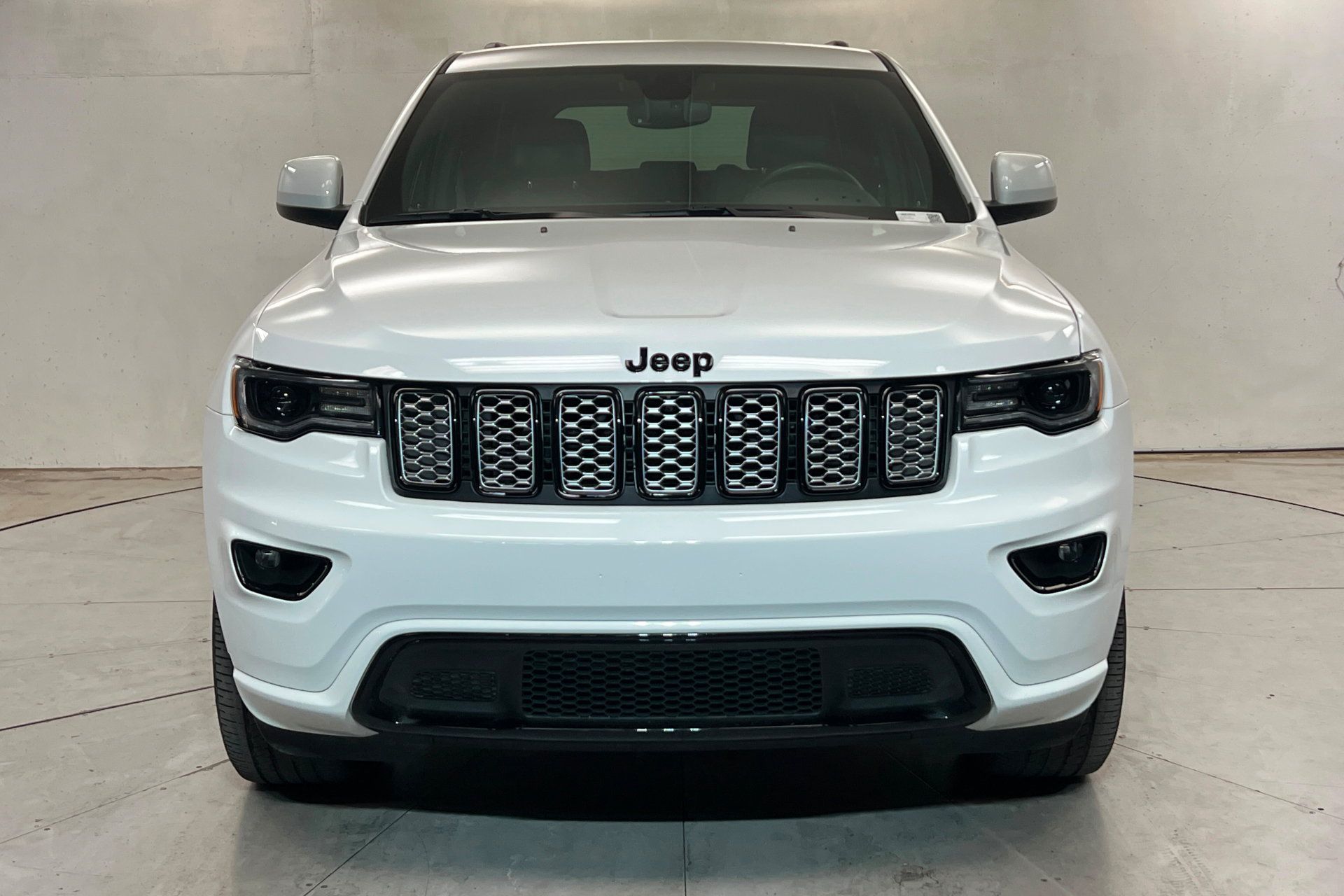 Certified 2022 Jeep Grand Cherokee Laredo X AWD/4WD image 8
