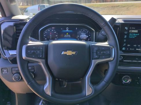 Used 2024 Chevrolet Silverado 1500 LT image 14