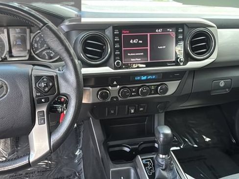 Used 2021 Toyota Tacoma SR5 AWD/4WD image 11