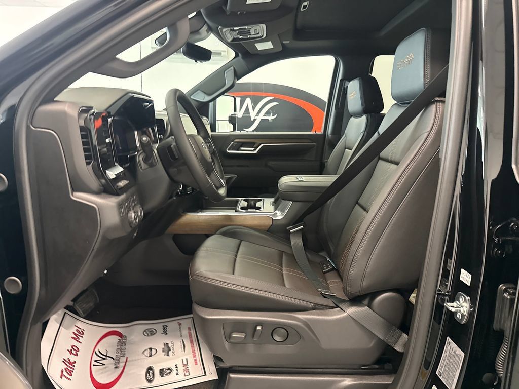 New 2026 Chevrolet Silverado 2500 High Country w/ High Country Premium Package AWD/4WD image 9