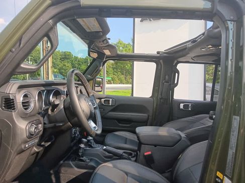 Used 2023 Jeep Wrangler Unlimited Sahara w/ Cold Weather Group AWD/4WD image 25