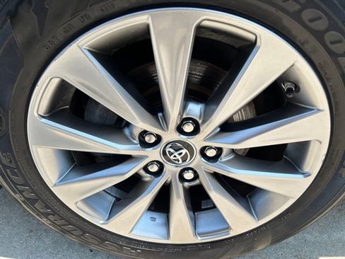 Used 2015 Toyota Camry XLE w/ Advanced Technology Package FWD image 9
