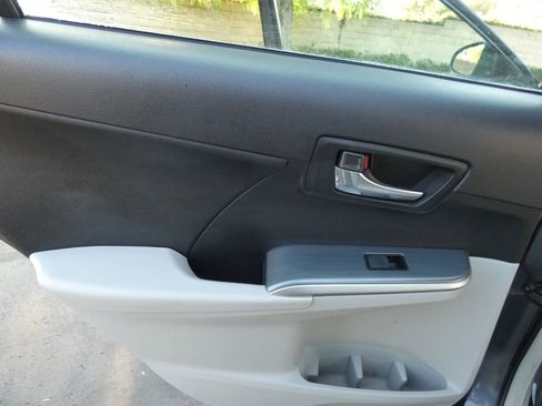 Used 2013 Toyota Camry LE image 41