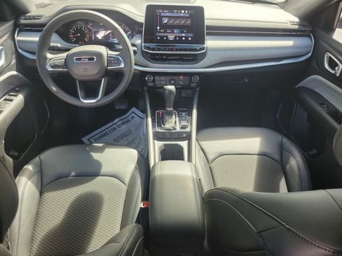 Used 2025 Jeep Compass Latitude AWD/4WD image 10
