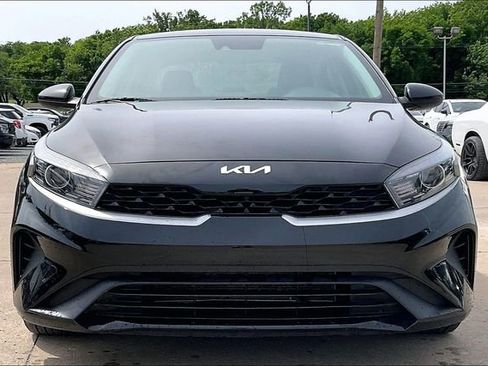 Used 2023 Kia Forte LXS FWD image 2