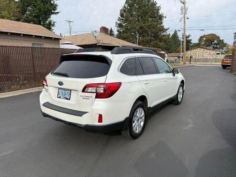 Used 2015 Subaru Outback 2.5i Premium AWD/4WD image 4