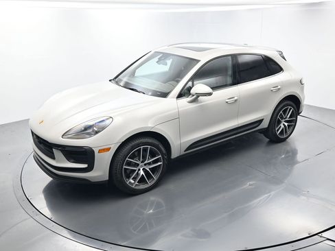 Certified 2026 Porsche Macan Turbo AWD/4WD image 34